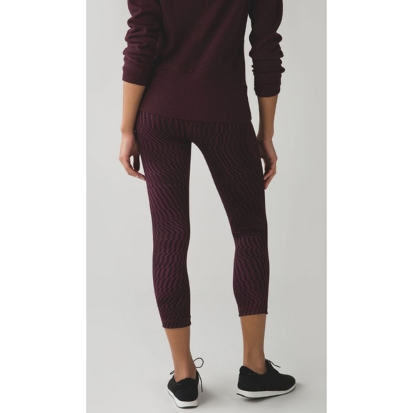 Lululemon Wunder Under Hi-Rise Crop size 6 - Picture 3 of 8